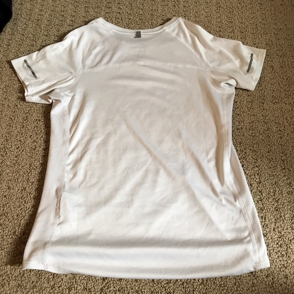 Nike dri-fit tee - Picture 3 of 3